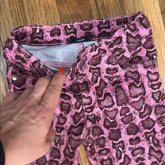 Pink Leopard Print Leggings - Picture 2 of 6